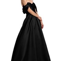 Bridesmaids Viktor Off-The-Shoulder Gown Black